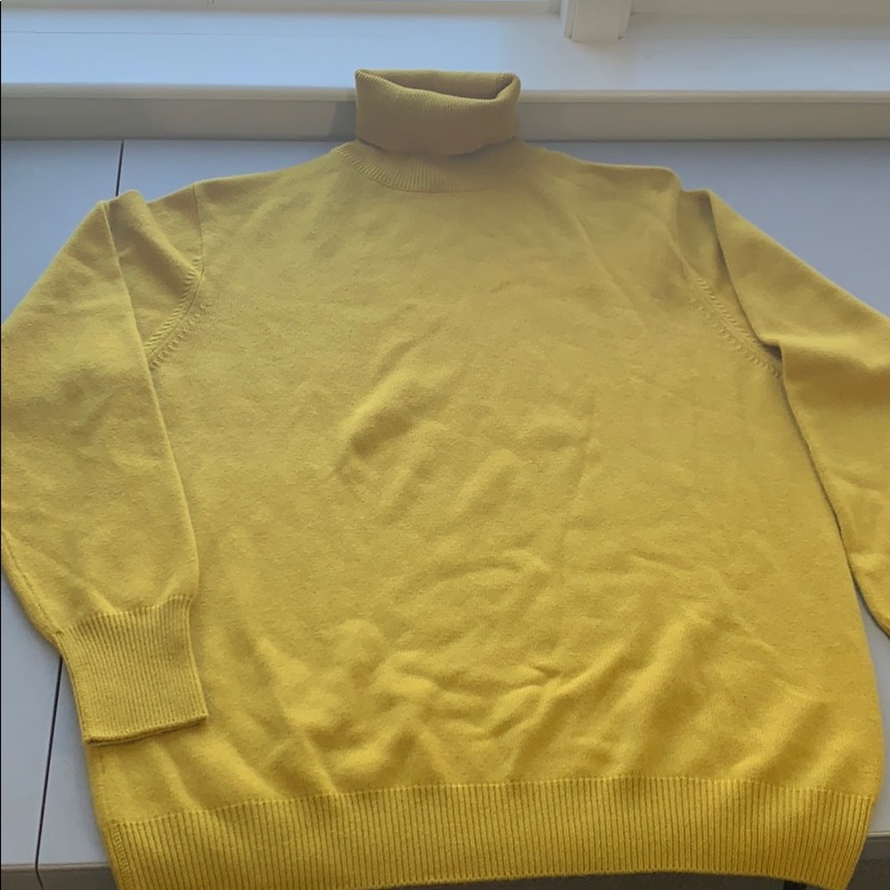 Shephe sweater NWOT